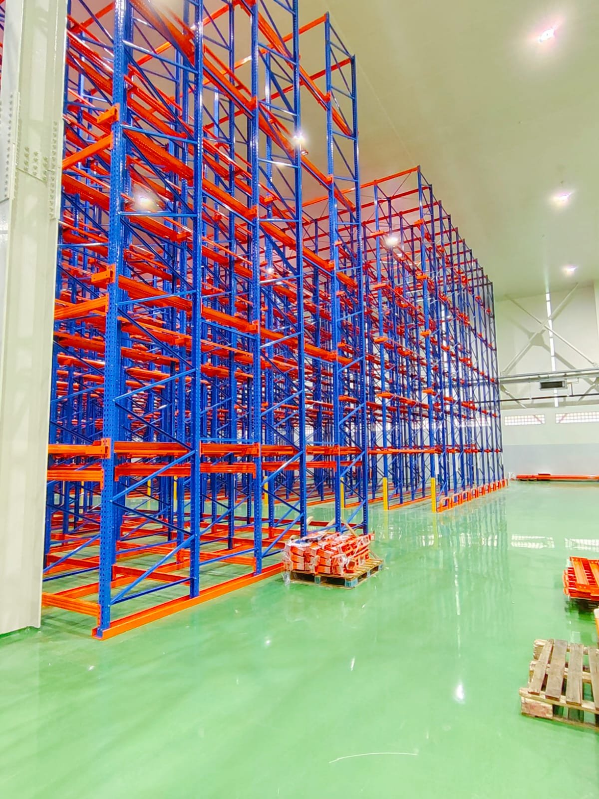 Rak drive-in Perkasa Racking TAP dijual bergaransi — Beli Rak Drive-In untuk Proyek Besar