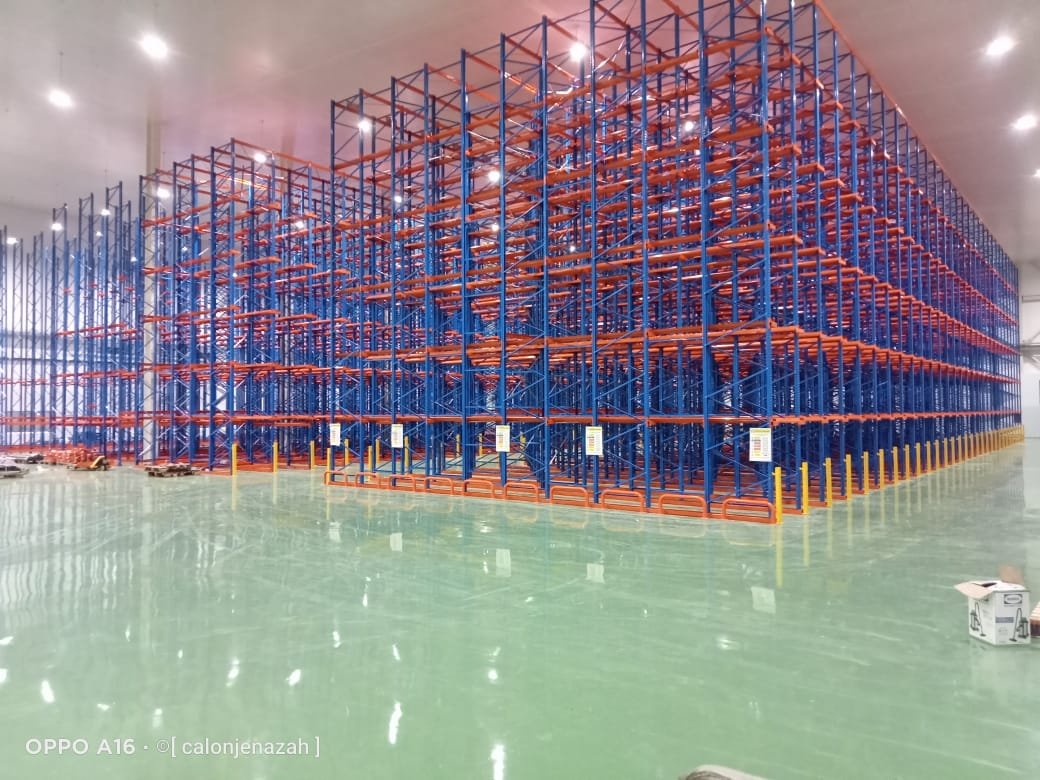 Rak drive-in Perkasa Racking TAP dijual bergaransi — Beli Rak Drive-In Cold Storage yang Tepat