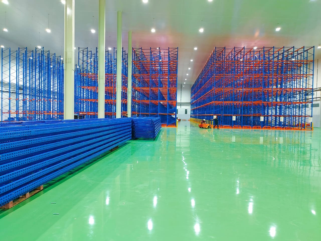 Rak drive-in Perkasa Racking TAP dijual bergaransi — Rak Drive-In untuk Distributor dan 3PL