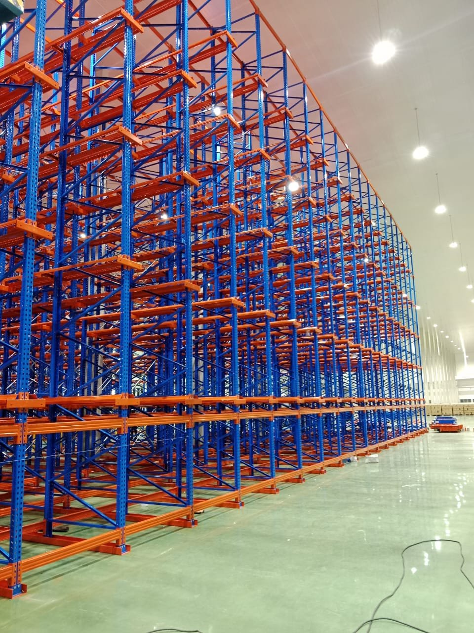 Rak drive-in Perkasa Racking TAP dijual bergaransi — Memilih Rak Drive-In Sesuai Kebutuhan Gudang